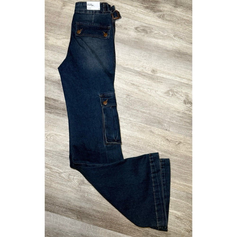 NWT Mid rise, fit and flare super cute‎ jeans size 6 31 inches long